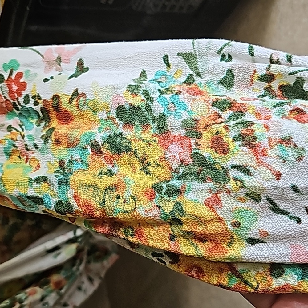 🍀A used long sleeve floral blouse include necklace - Picture 3 of 5
